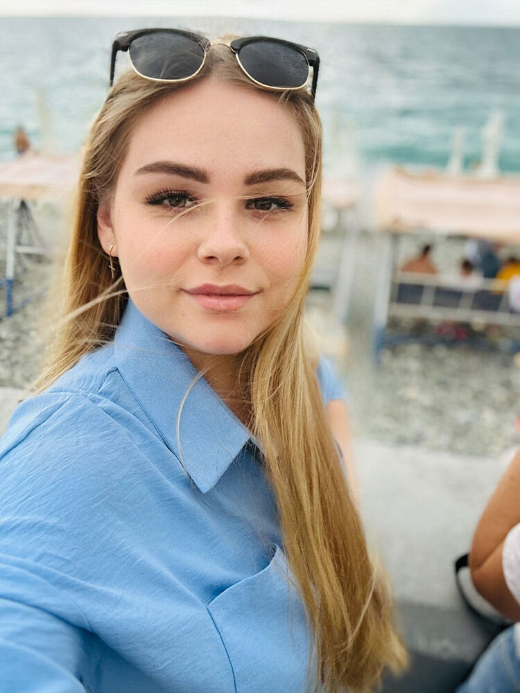 46079253  Veronika, 28 ,     