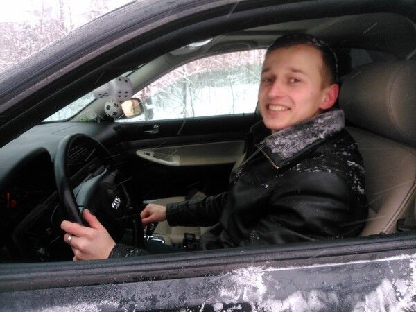  10437423  Roman, 33 ,    