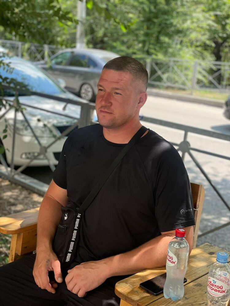  54465833  Artem, 37 ,    