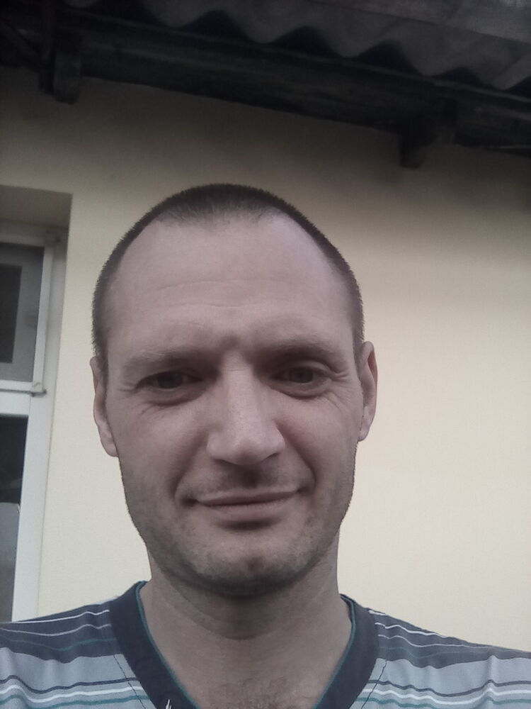  16036483  Viktor, 44 ,    