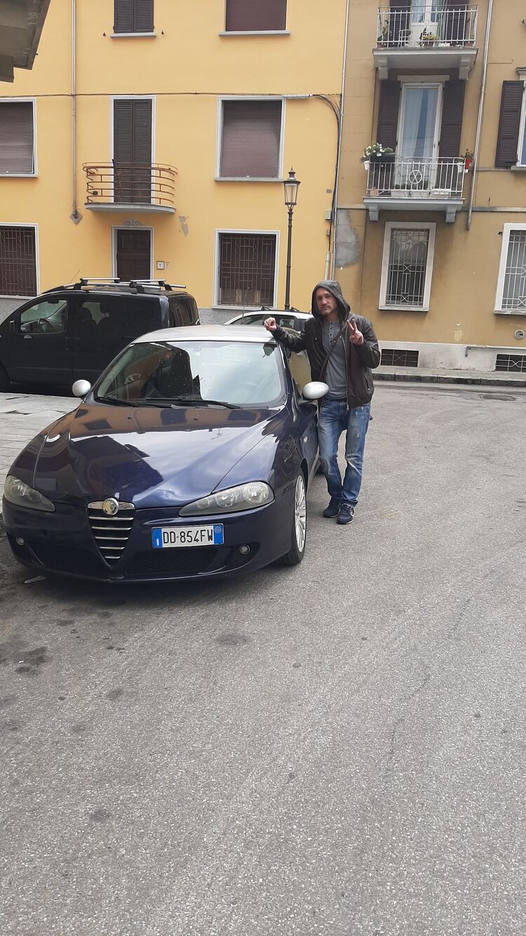  26499893  Serghei, 49 ,    