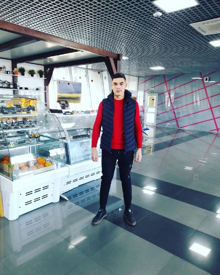  43427693  Mustafo, 29 ,    