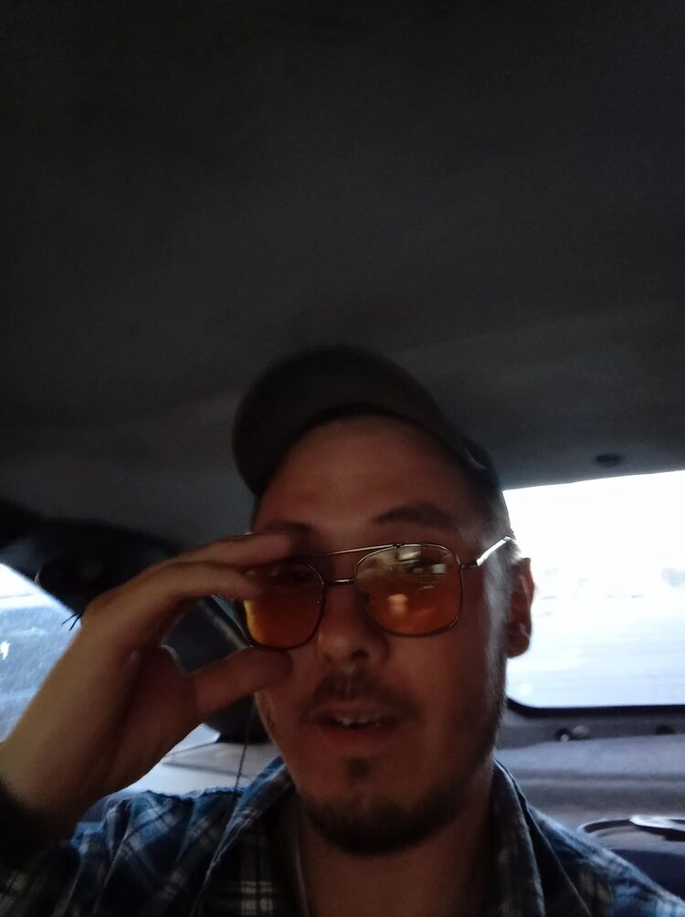  34112183  Denis, 31 ,    