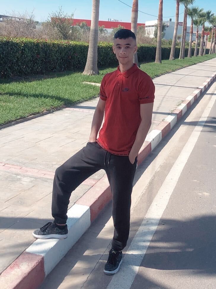  41429953  Yassine, 19 ,    