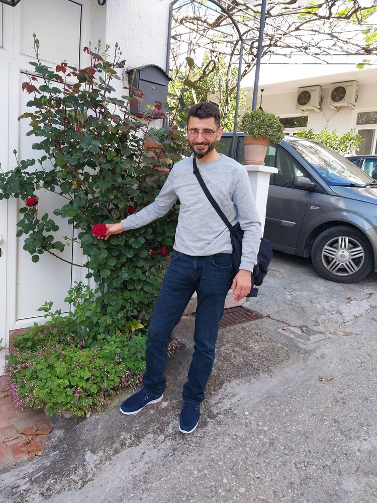  34167093  Mesut, 44 ,    Kotor