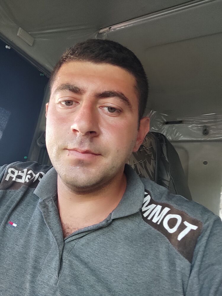  --,   Hovo, 32 ,   ,   