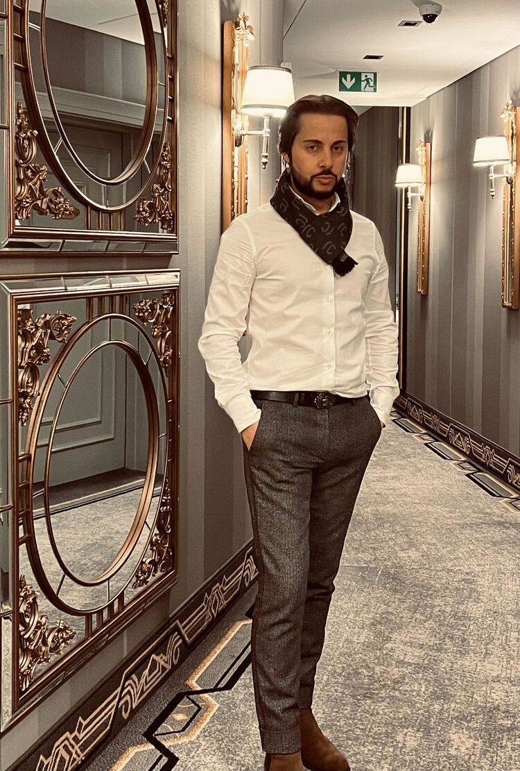  49312863  Leonardo, 30 ,    