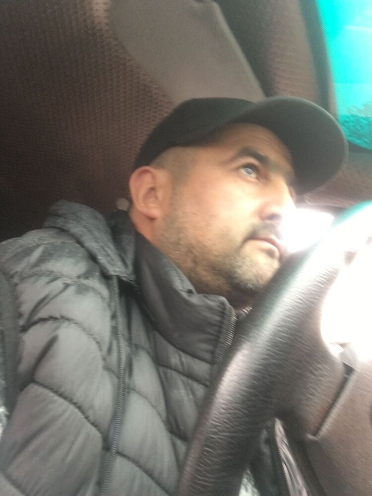  30995843  Bek, 41 ,    