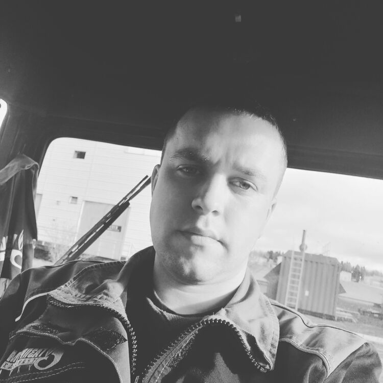  ,   Anton, 32 ,   , c , 