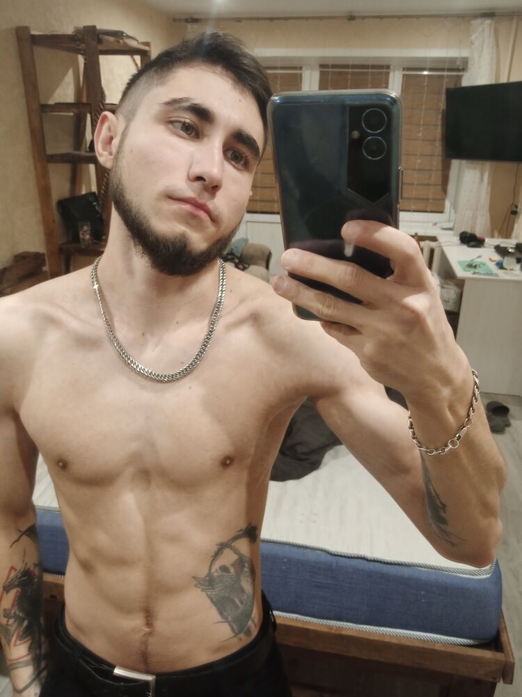  32621703  Vlad, 26 ,    