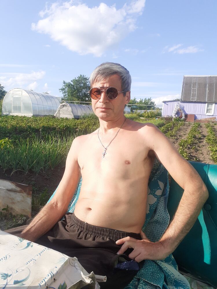  46134403  , 52 ,    