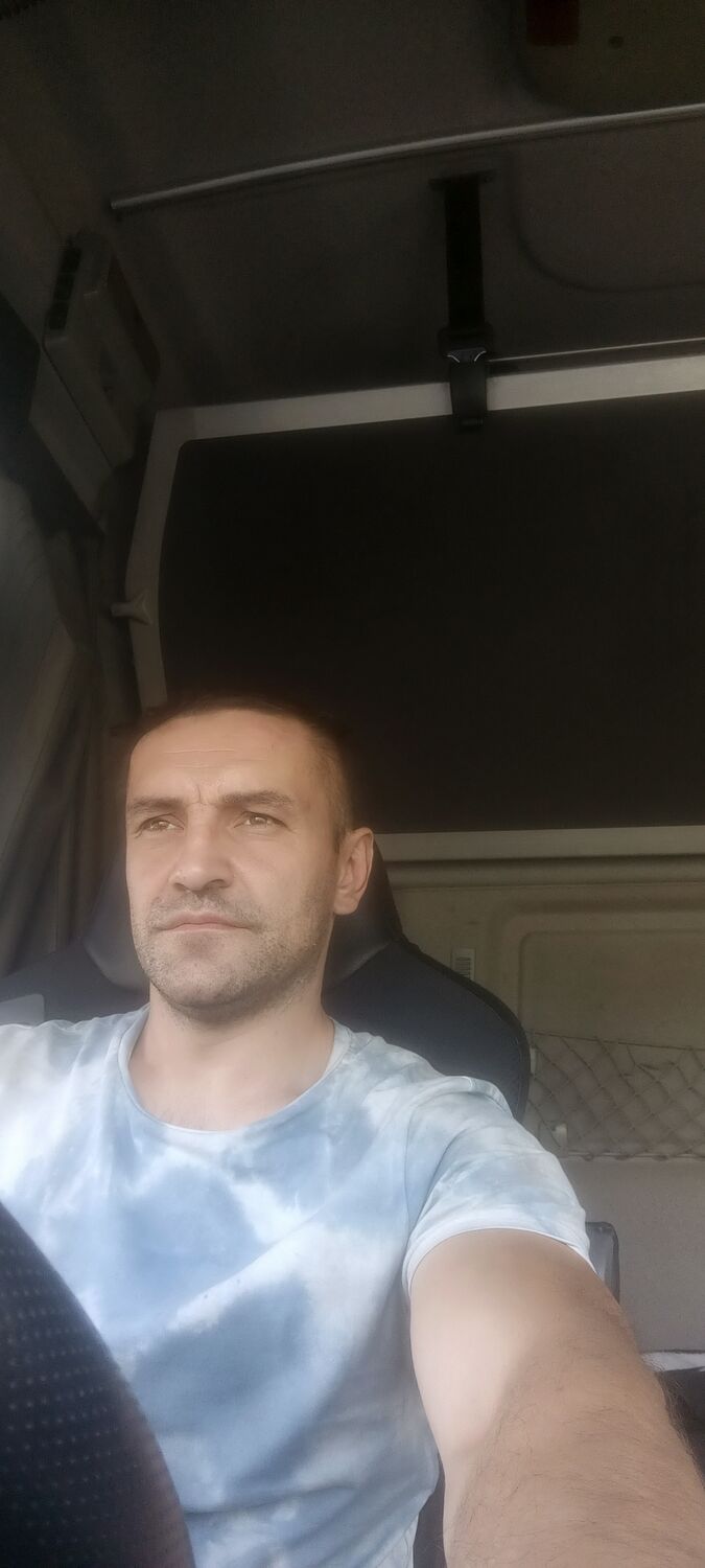  53496373  Vitali, 39 ,    