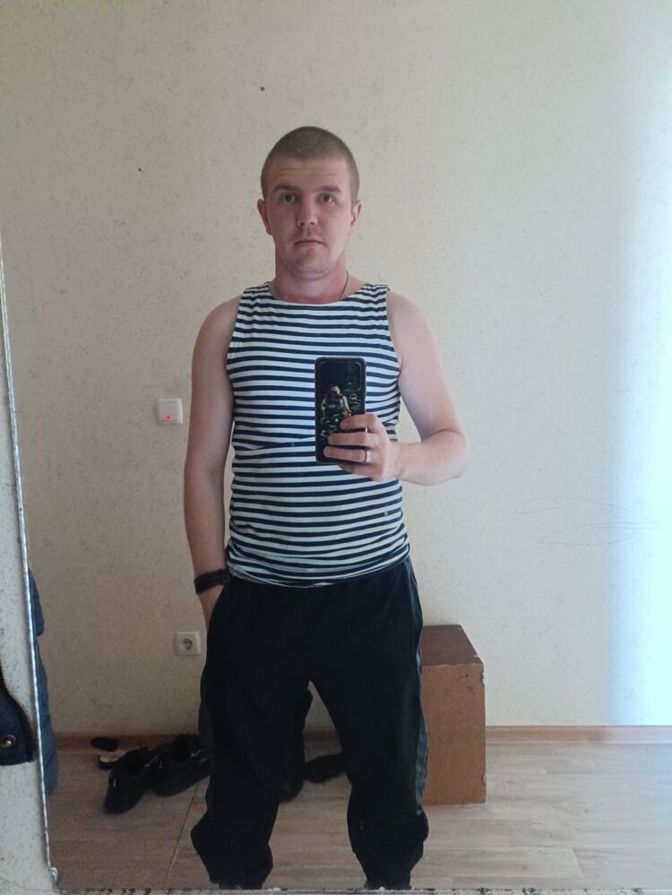  49654753  Mikhail, 31 ,    