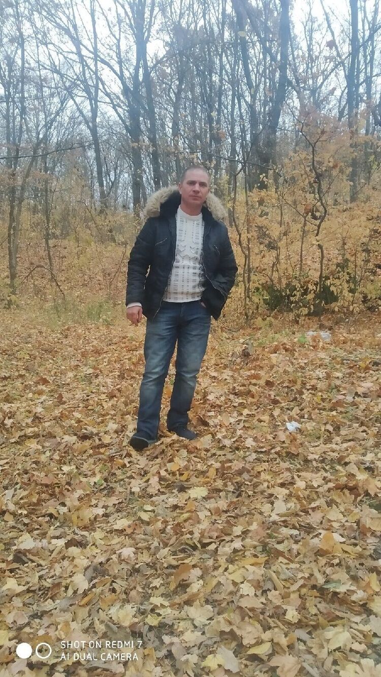  25203853  Sergiu, 40 ,    