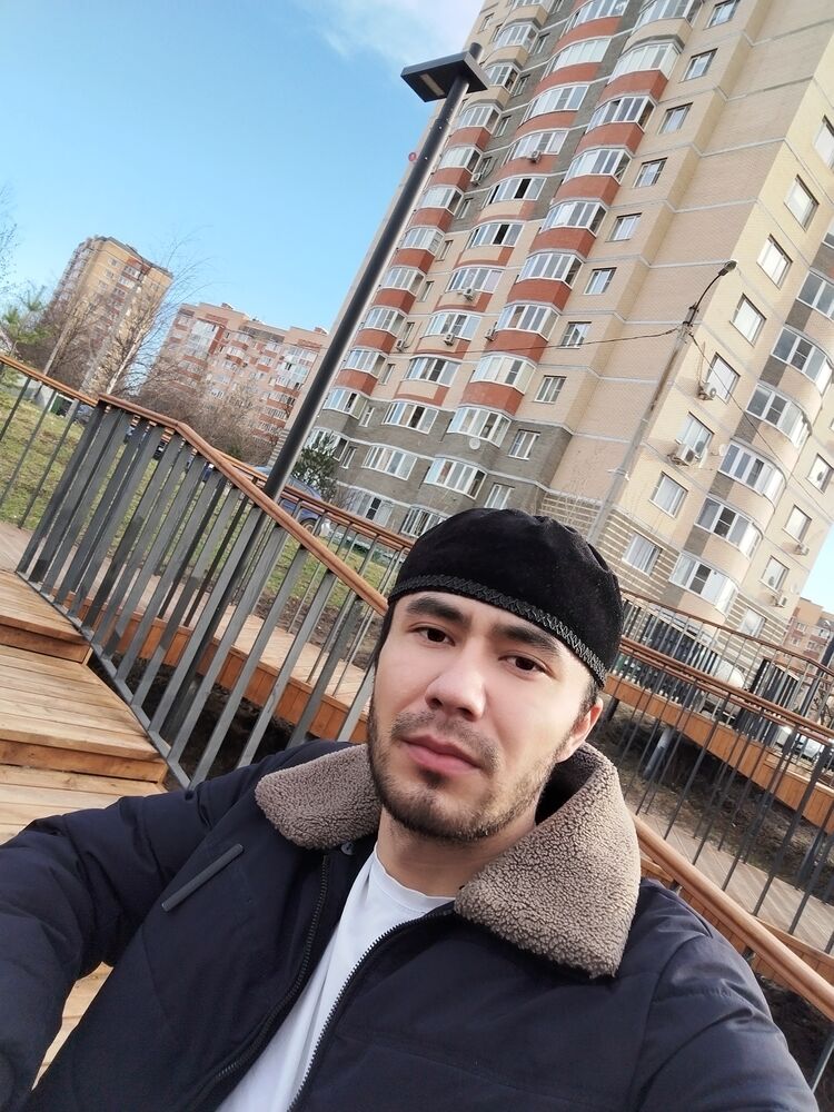  51831193  Dominik, 26 ,    