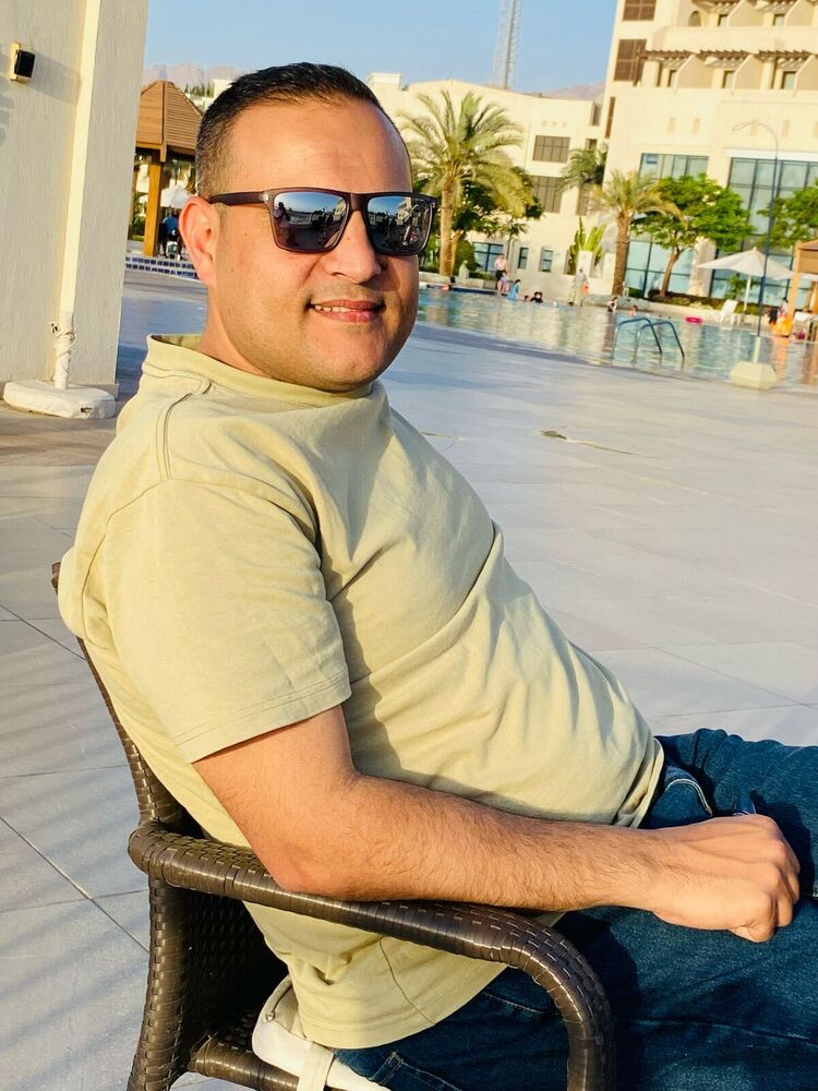  53246683  Namik, 40 ,    