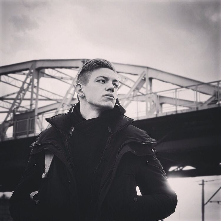  8472313  Leva Leva, 31 ,    