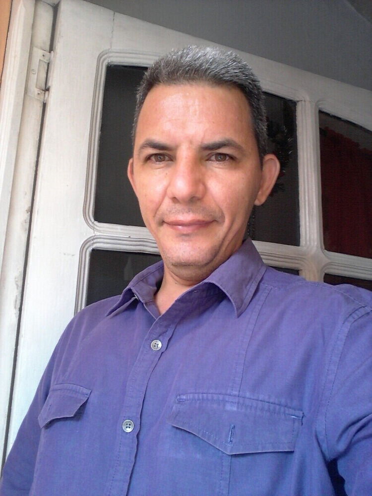  20645383  Arturo, 47 ,    -