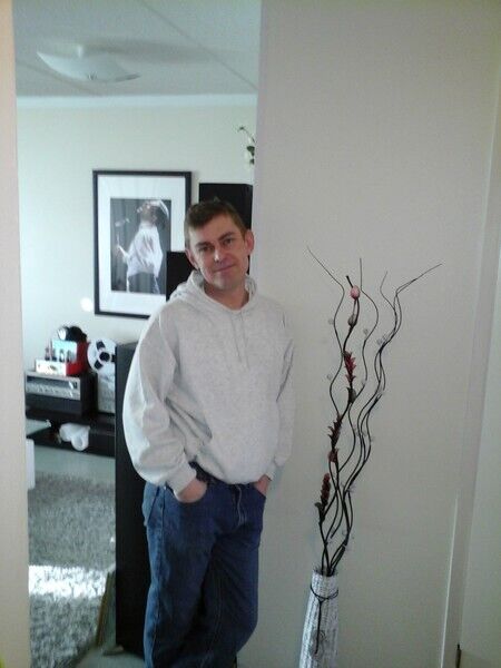  52326153  Viktor, 51 ,    