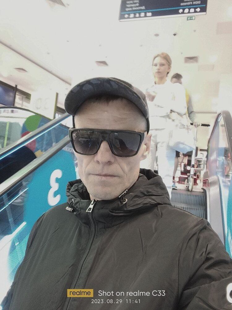  43120983  Eduard, 47 ,    