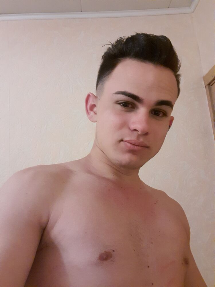  31153043  Alvaro, 25 ,    