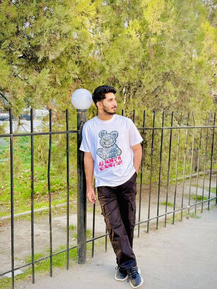  48089533  Ahmad, 22 ,    