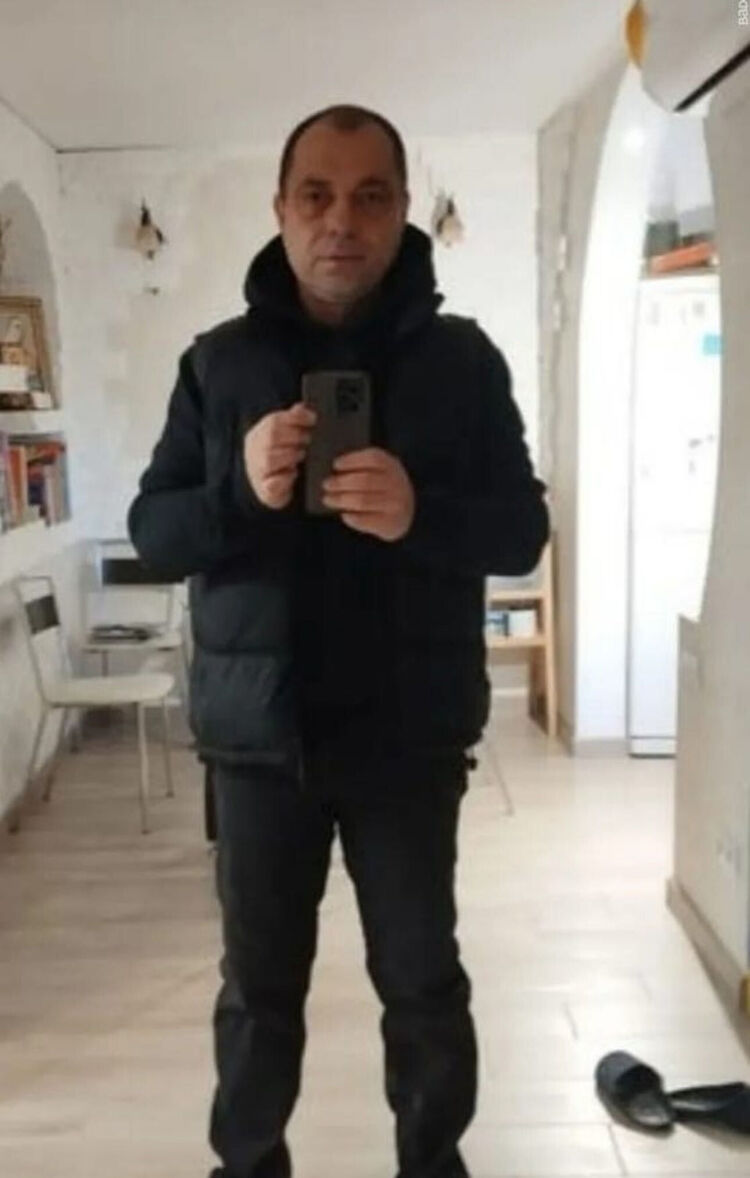  -,   Sergio, 46 ,   ,   