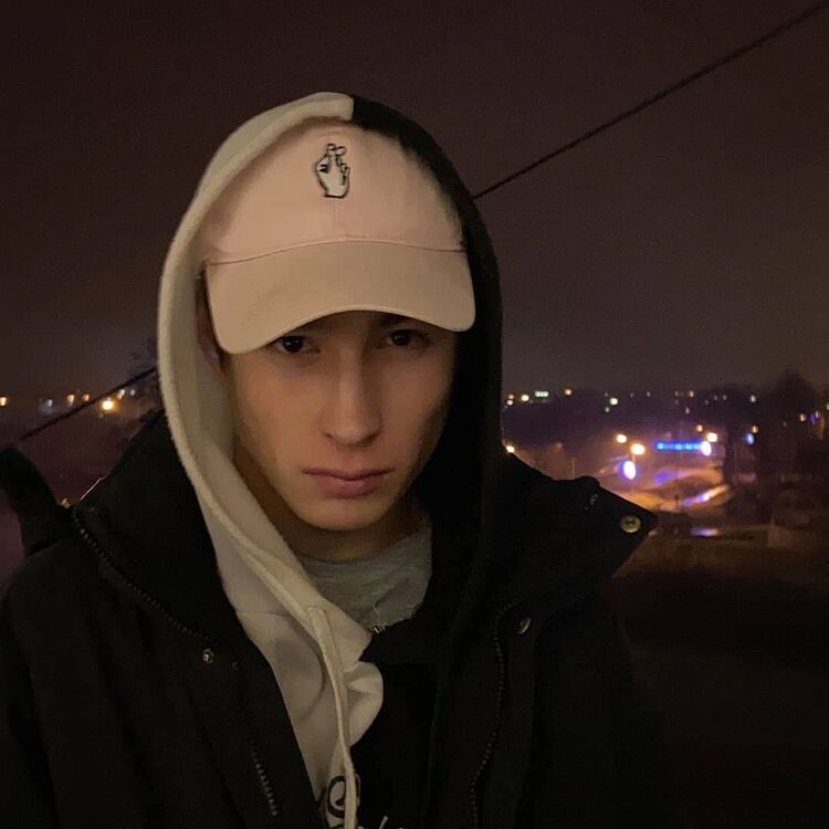  31701383  , 24 ,    