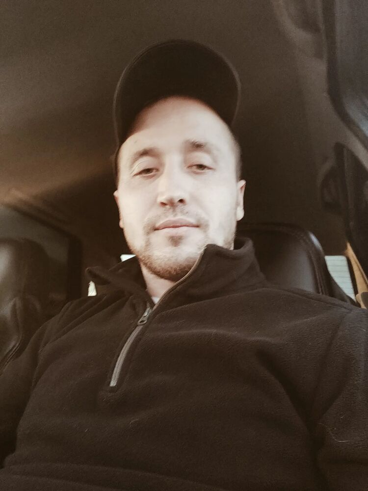  ,   Konstantin, 33 ,     , c 