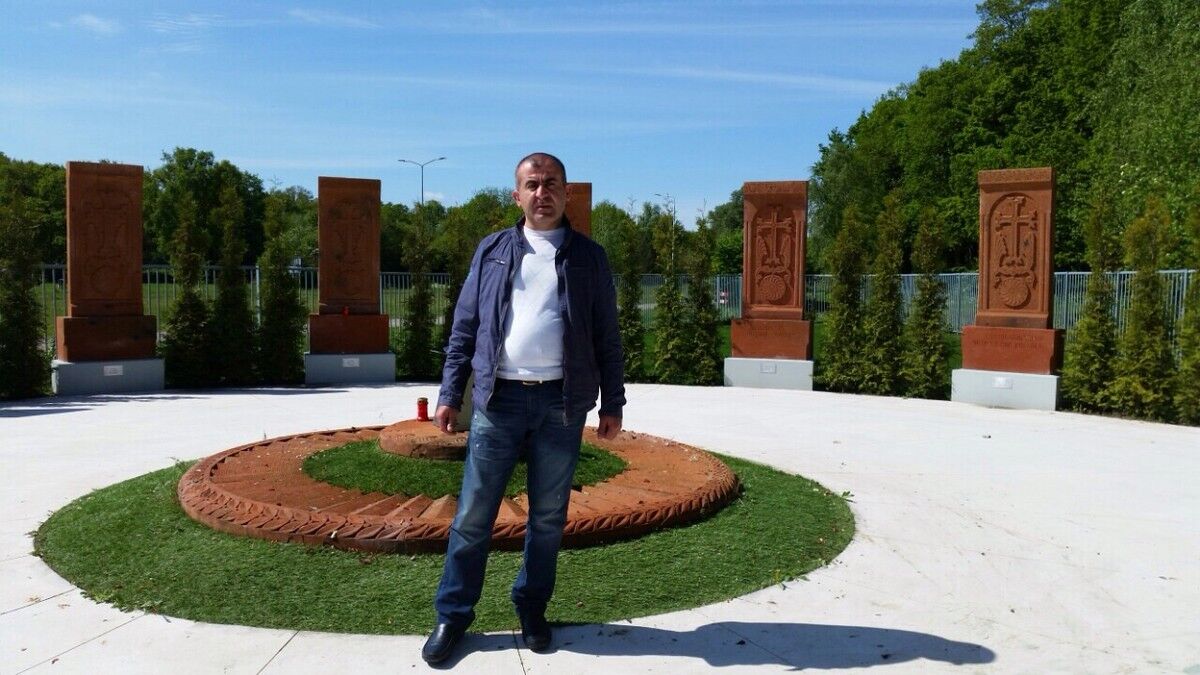  ,   Vahan, 47 ,   ,   , c 