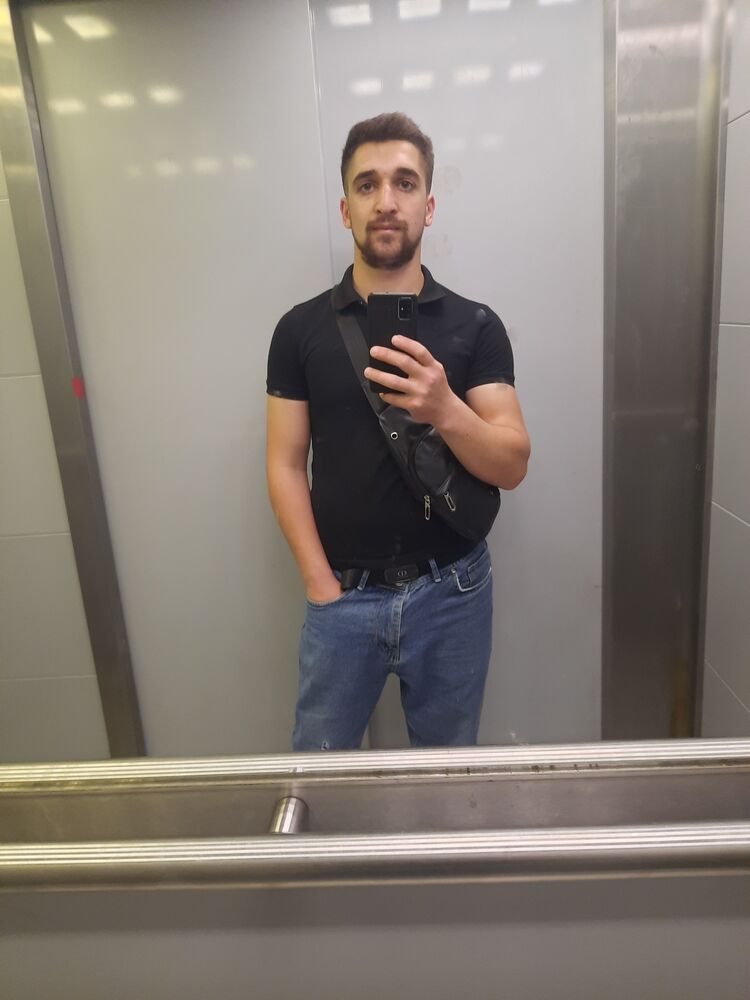  53321933  Artur, 21 ,    