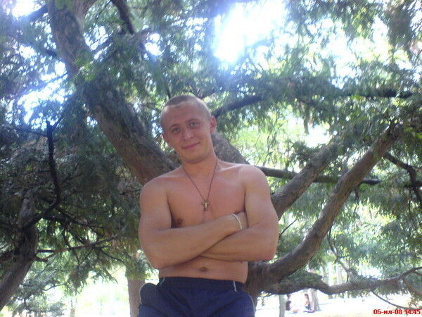  9945883  Denys, 40 ,    