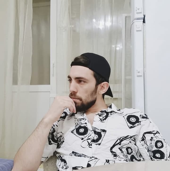  53036463  , 33 ,    