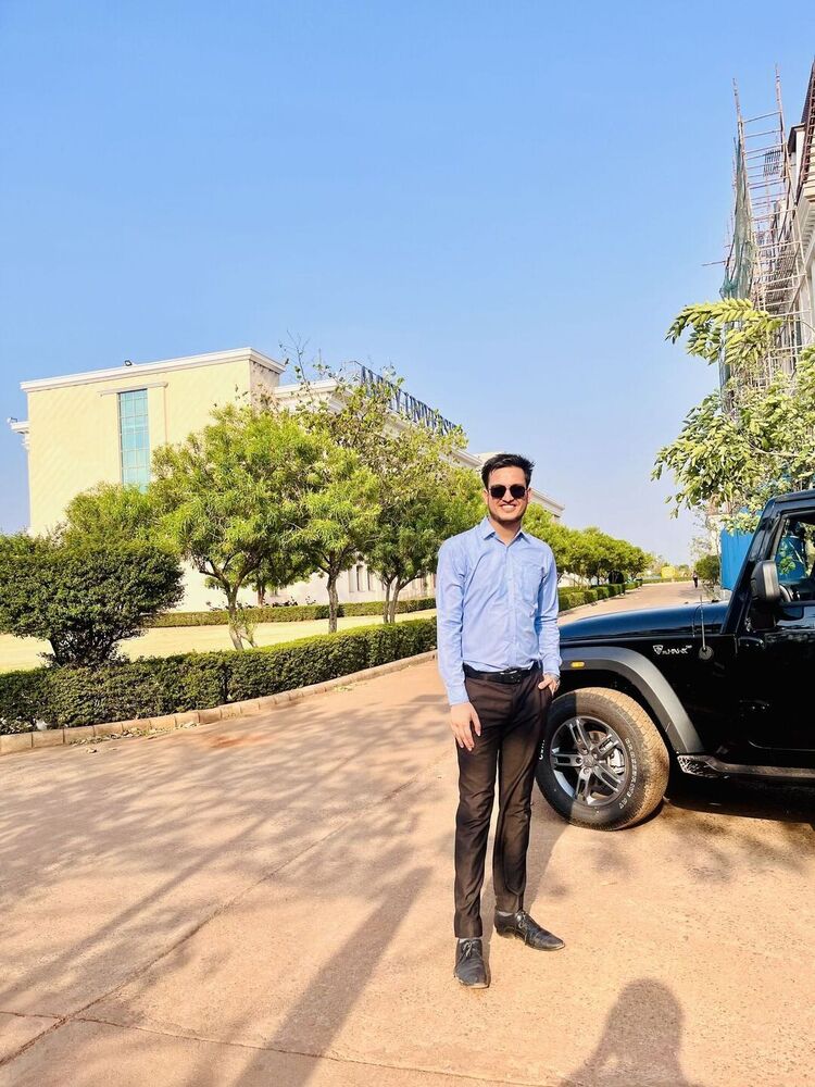  52842243  Suyash, 24 ,    