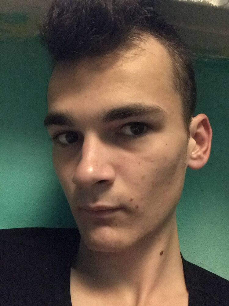  30429153  YARL, 21 ,    