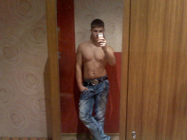  5715483  Niko, 33 ,    