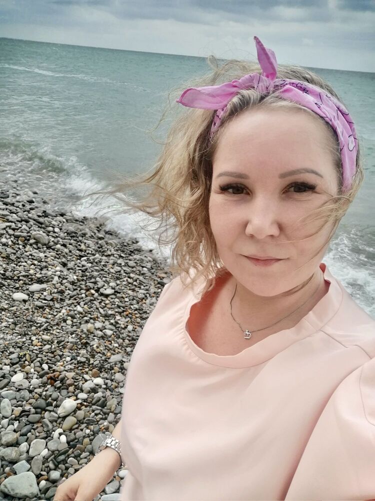  48195693  Lubov, 41 ,    