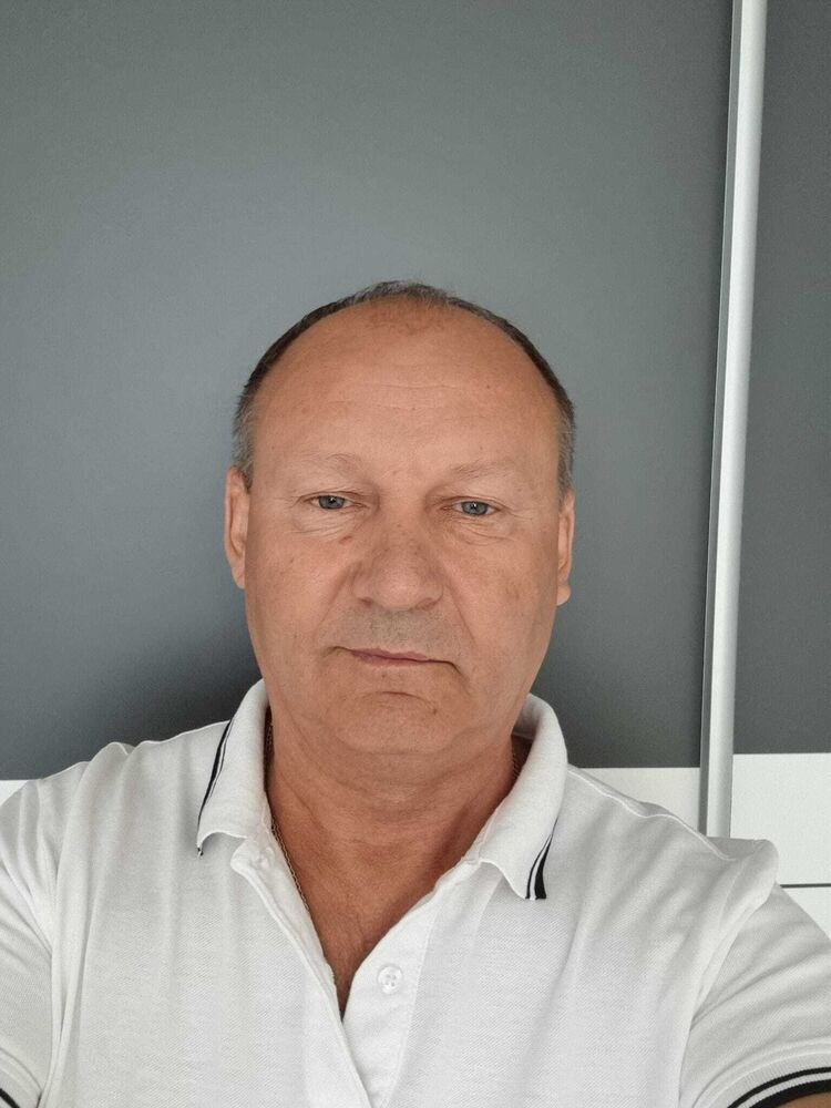  54375543  Petr, 52 ,    