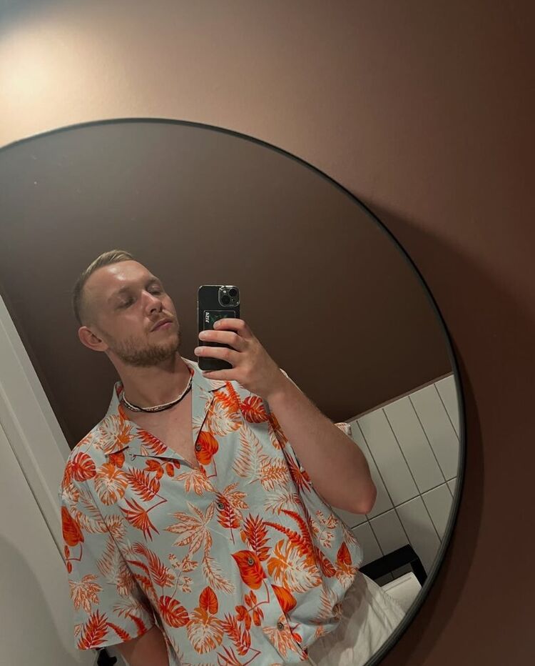  53827283  , 33 ,    
