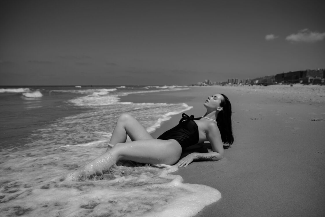  24093393  Veronika, 26 ,    