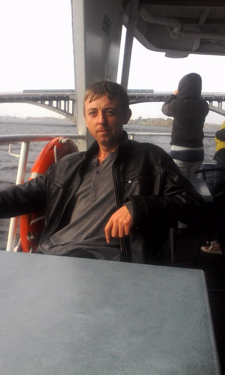  8568953  Slavuk, 48 ,    -