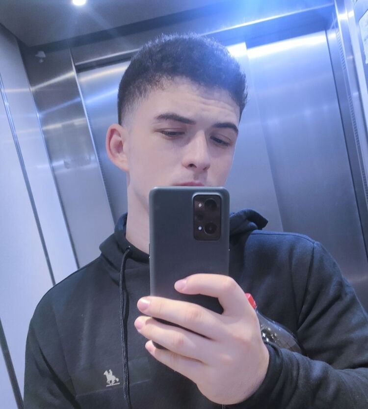  52912373  , 18 ,    