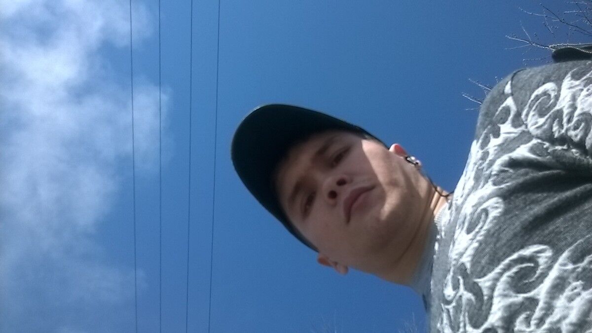  ,   Viktor, 31 ,   