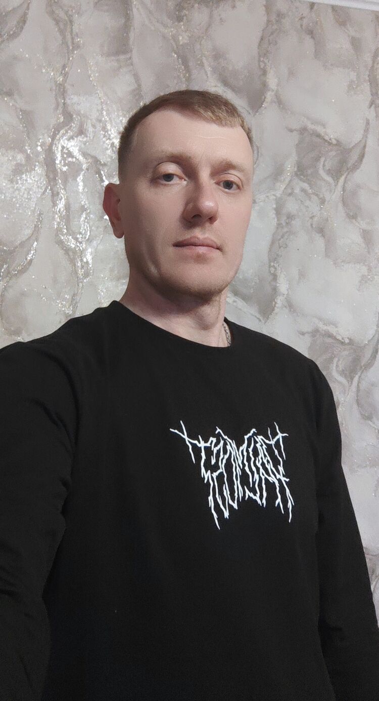  54283563  Victor, 44 ,    