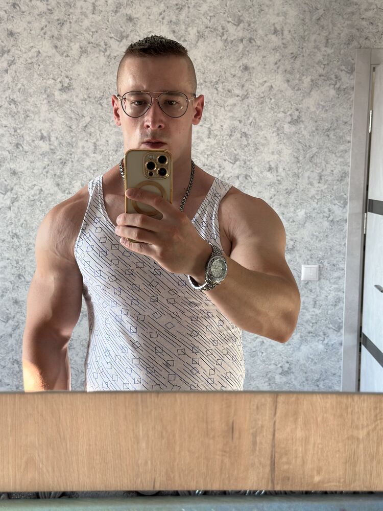  53990403  Vladislav, 32 ,    