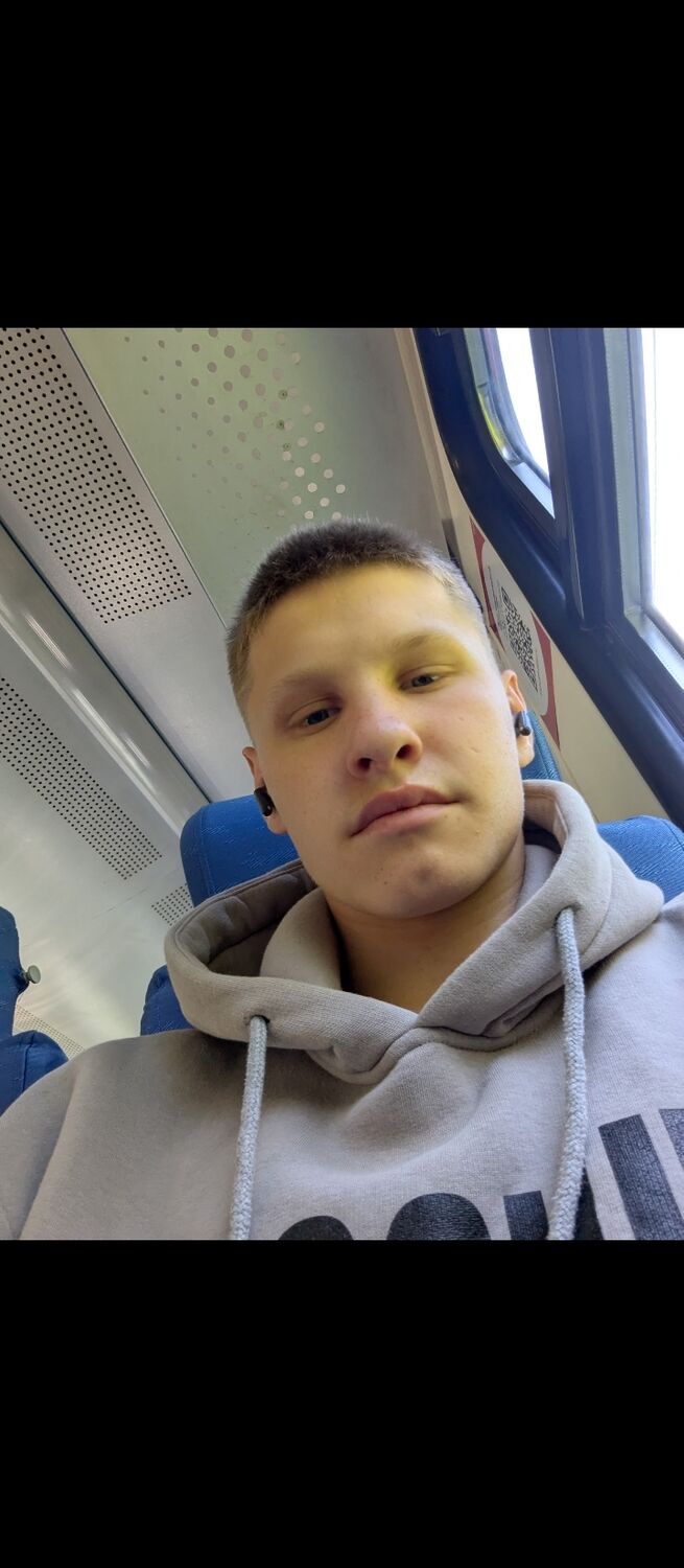  54460833  Maxim, 18 ,    