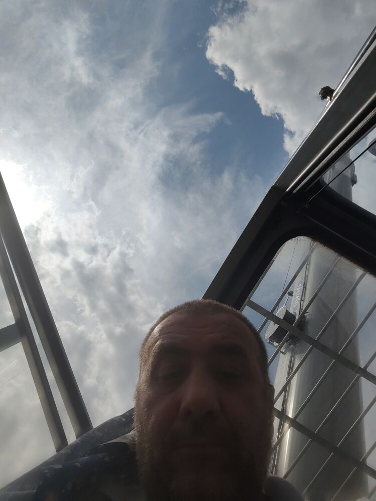  34858833  Andranik, 49 ,    