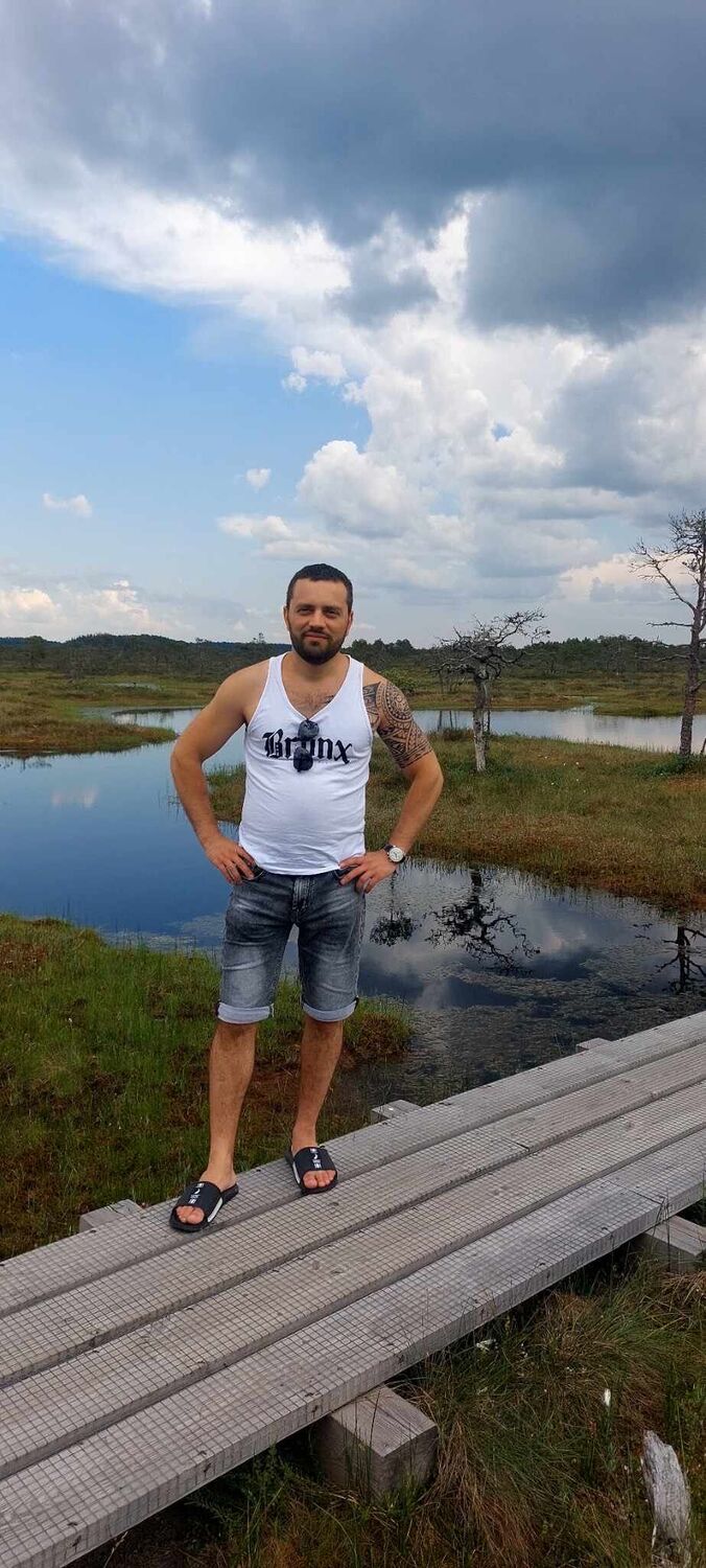  52954723  Serhii, 36 ,    