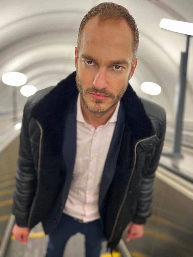  39868443  Eduardo, 40 ,    