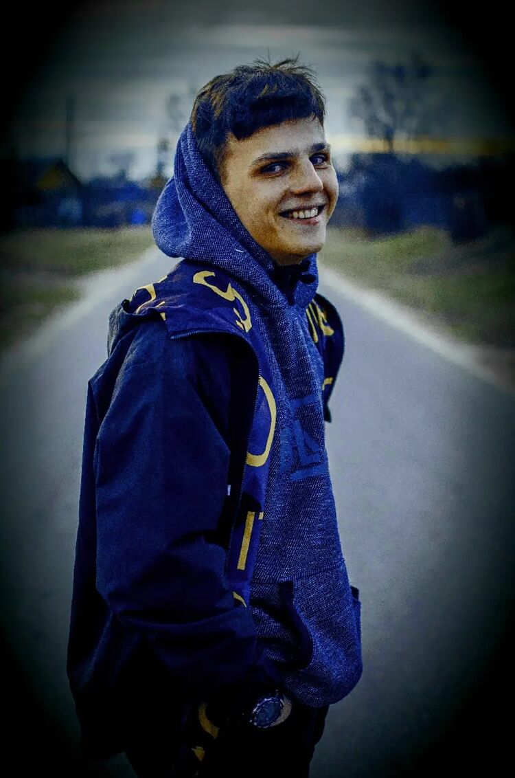  33213493  Nikita, 22 ,    